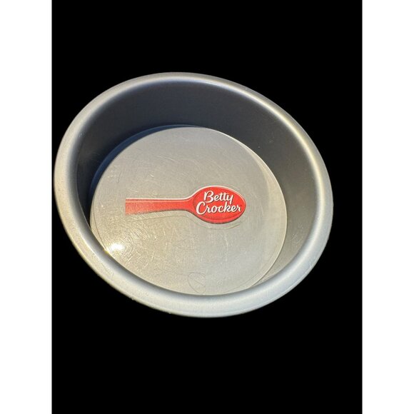 3-Piece Bakeware Set: Heart Round & Loaf Cake Pan. 2 tins 1 plastic . Baking - Picture 10 of 12